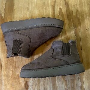 As Seen On Tik Tok- Brown Boots Sz 10